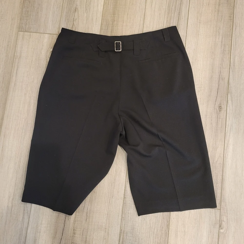 LARRY LEVINE BLACK BERMUDA SHORTS SIZE 8